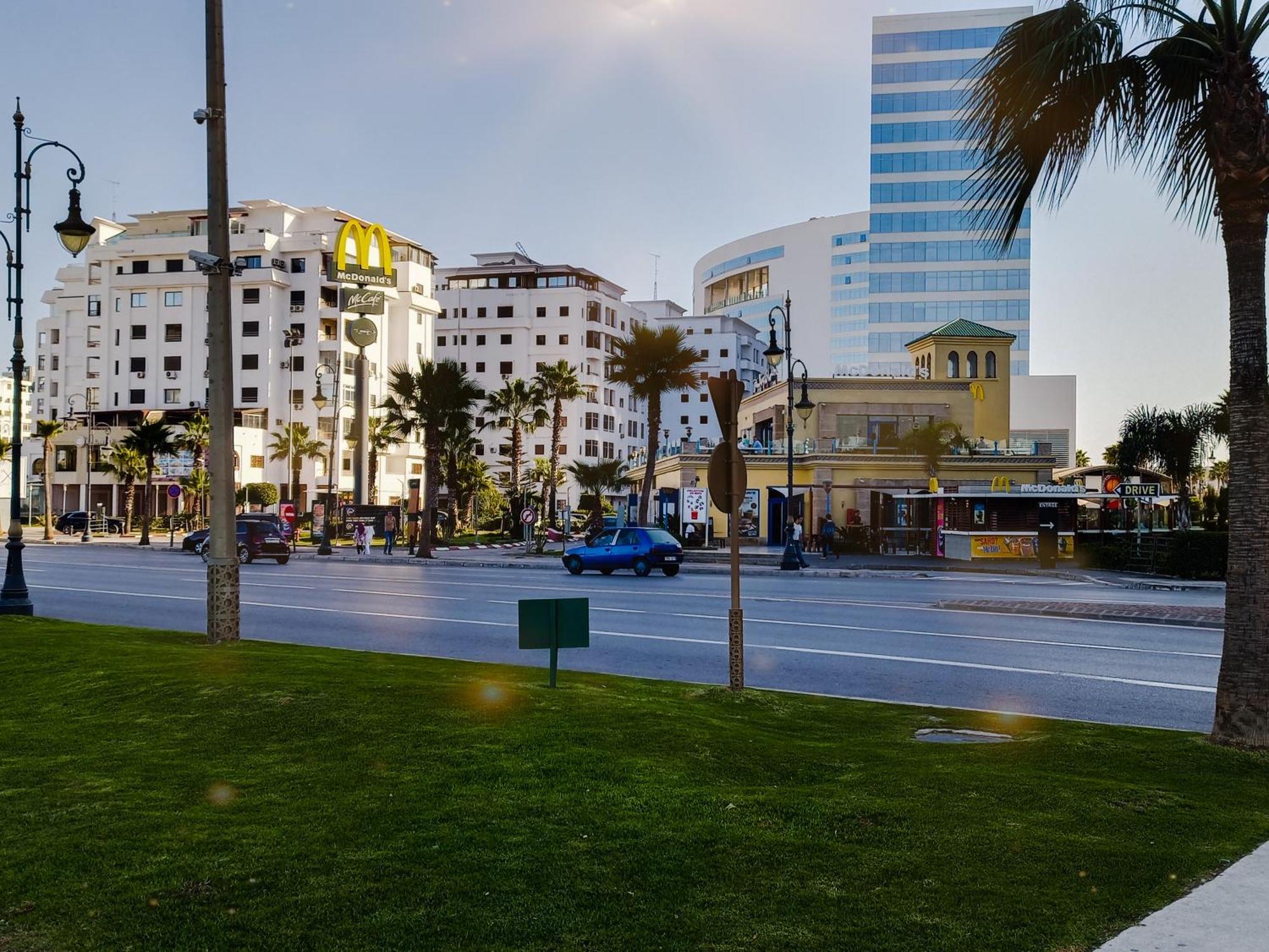 Appartement A Malabata En Face Centre Commercial Megarama & La Gare De Tgv M2 Tangier Exterior photo